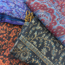 Load image into Gallery viewer, Paisley Nepalese Wool Throw Rug