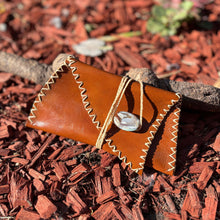 Load image into Gallery viewer, Handmade Leather Foraging Pouch