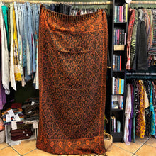 Load image into Gallery viewer, Paisley Nepalese Wool Throw Rug