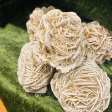 Load image into Gallery viewer, Desert Rose specimens
