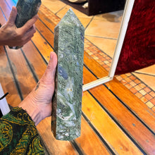 Load image into Gallery viewer, Large Green Moss Agate Generator