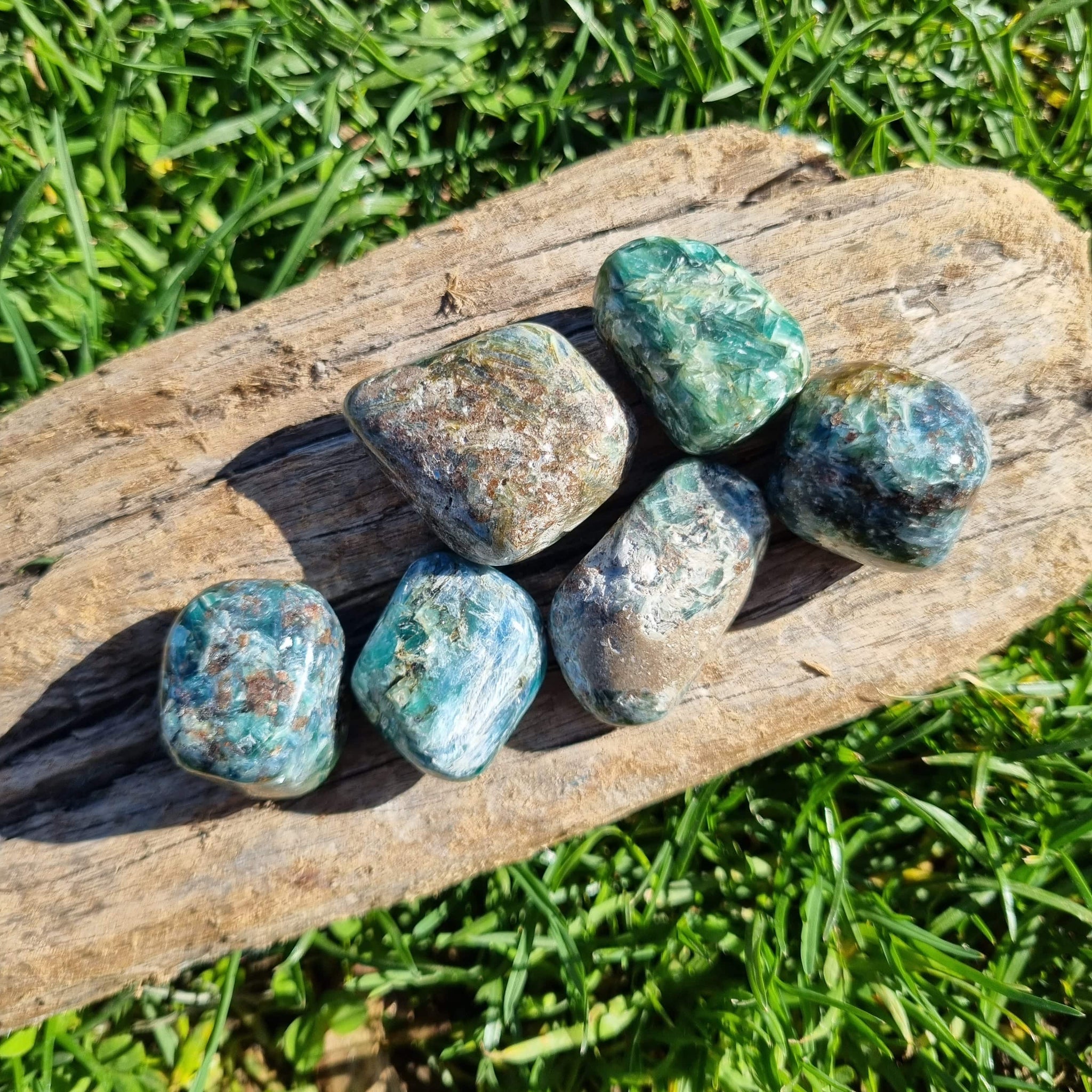 Green Kyanite Tumble Stones – Kiki The Hippie Shop