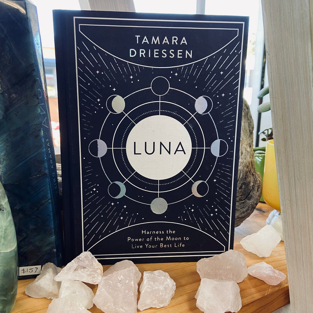 Luna ~Harness the Power of the Moon to Live Your Best Life
