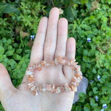 Load image into Gallery viewer, Cream Moonstone Chip Bracelet